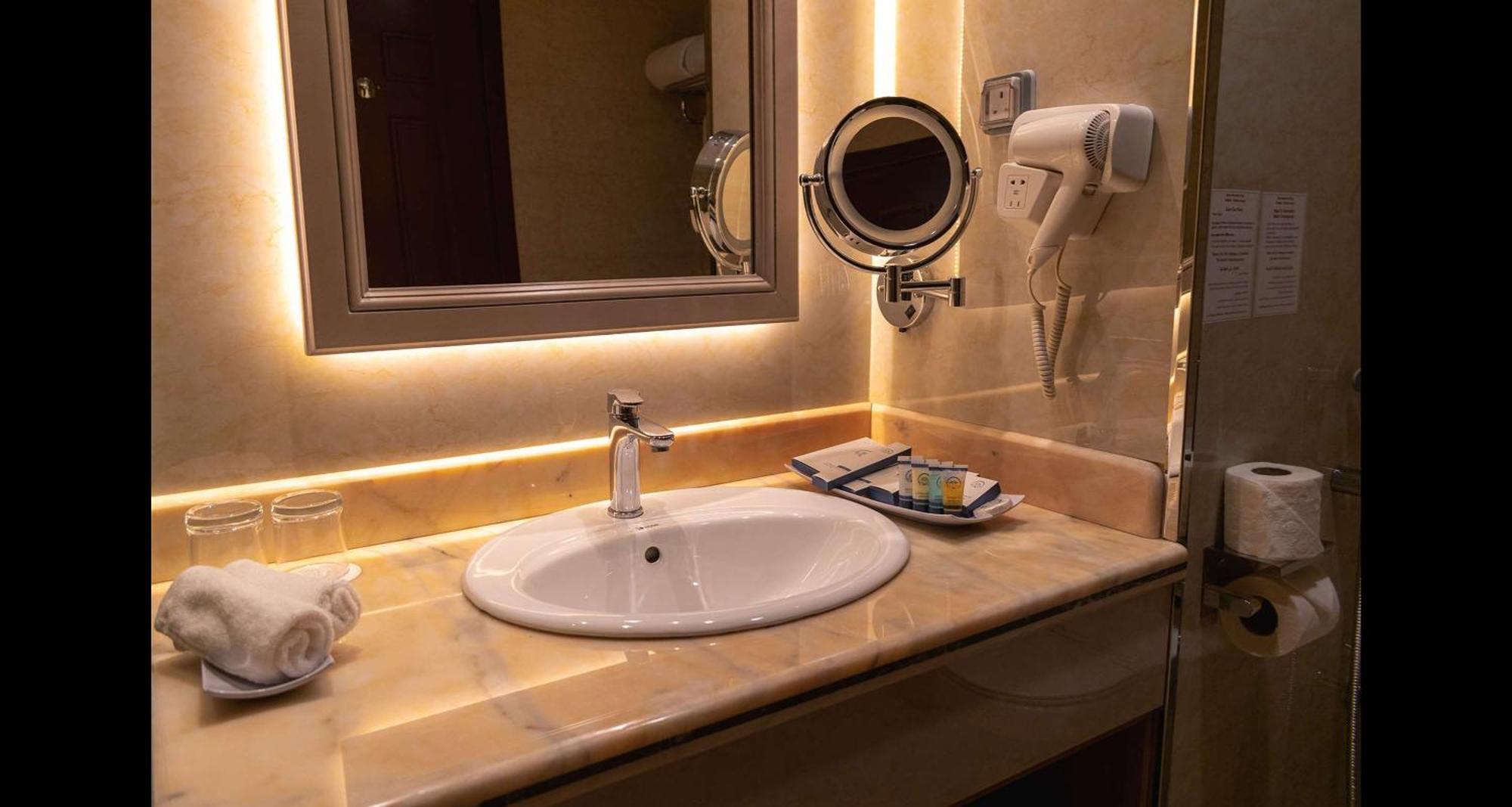 Best Western Plus Jeddah Hotel Madinah Road Екстер'єр фото