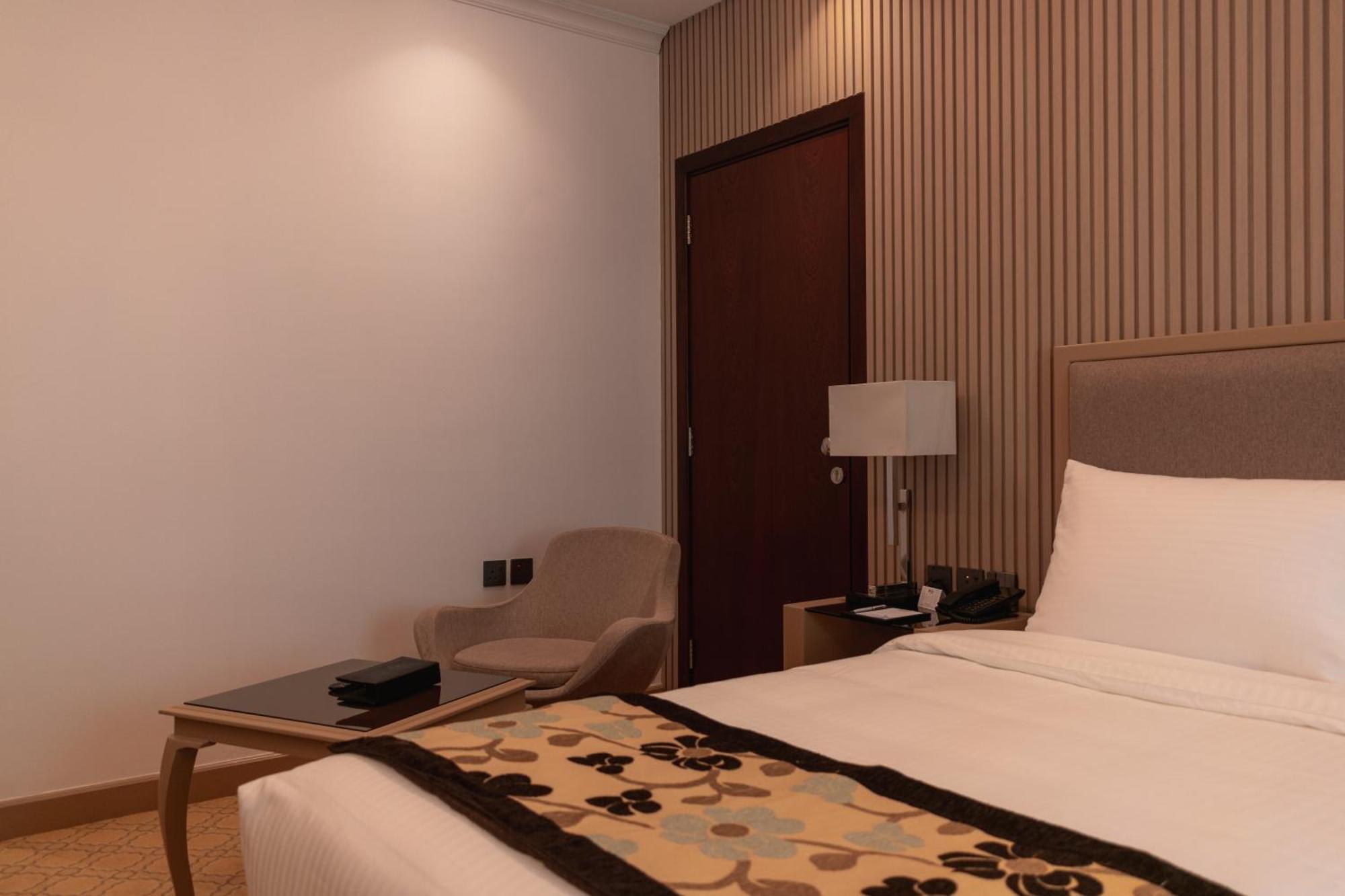 Best Western Plus Jeddah Hotel Madinah Road Екстер'єр фото