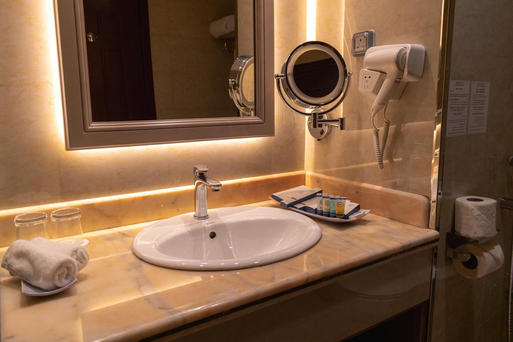 Best Western Plus Jeddah Hotel Madinah Road Екстер'єр фото